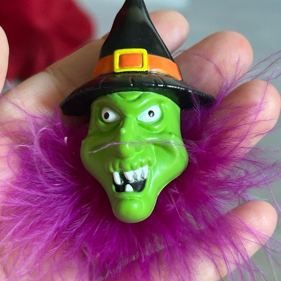 4/$109 RUSS Green Witch Head with Purple Feathers Halloween brooch 🧙 - Picture 4 of 7